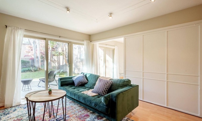 University South Apartment | Remarkable Palo Alto 1BR, nr Dining on University Ave, by Blueground