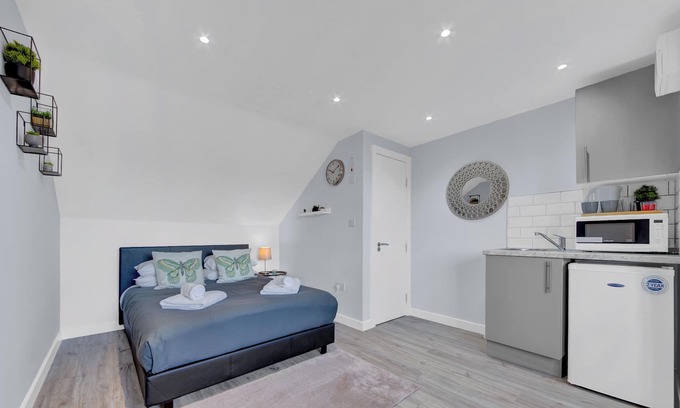 Hillingdon Apartment | Remarkable Serviced Room West Drayton London UB7