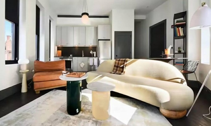 Downtown Pittsburgh Apartment | Remodeled 2BR Downtown – Near Acrisure Stadium