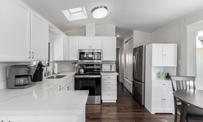 Mesa House | Remodeled 55+ Active Adult Resort Living