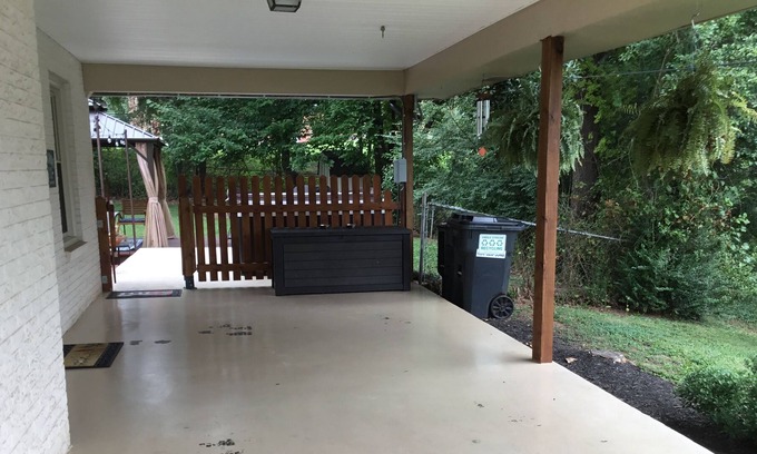 Lynchburg House | Remodeled 60s ranch 5 min from Liberty University.