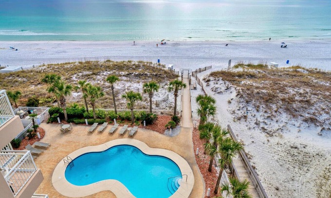 Destin Condo | Remodeled Beachfront 😎 HGTV WORTHY ⛵️⛵️ Perfect Balcony View 7th Floor 🐬