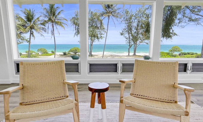 Waimanalo House | Remodeled Beachfront Home w/Ocean views covered Lanai & AC - 15 min from Kailua