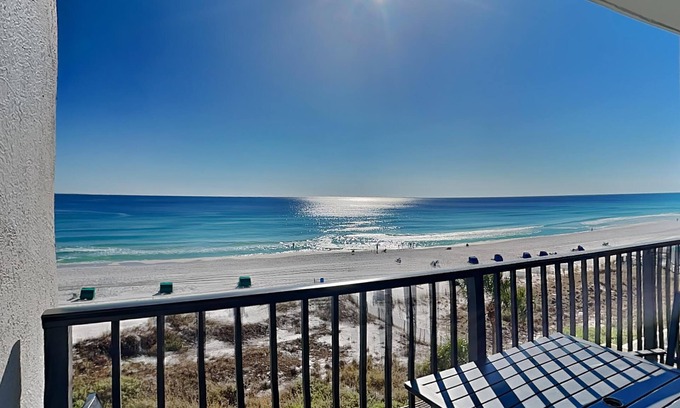 Destin Condo | Remodeled Gulf front condo w/private balcony views + resort amenities