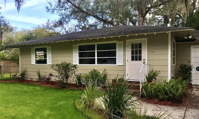 Mount Dora House | Remodeled historical bungalow close to downtown