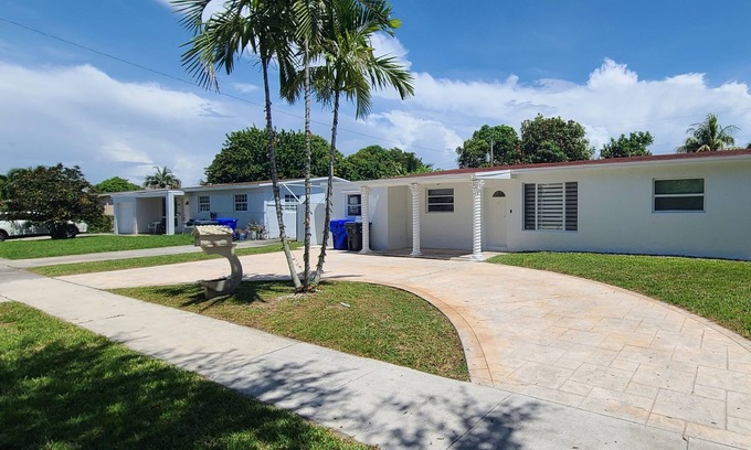 Boulevard Heights House | Remodeled Home near Hard Rock Hotel & Casino, Hollywood beach, Hard Rock Stadium