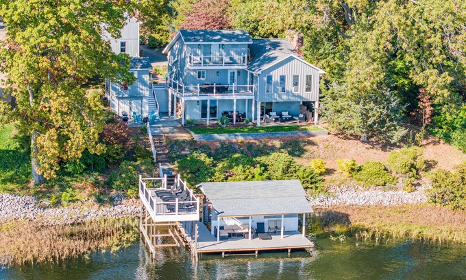 Henrico House | Remodeled Lake Retreat w/expansive main lake views with amazing amenities!