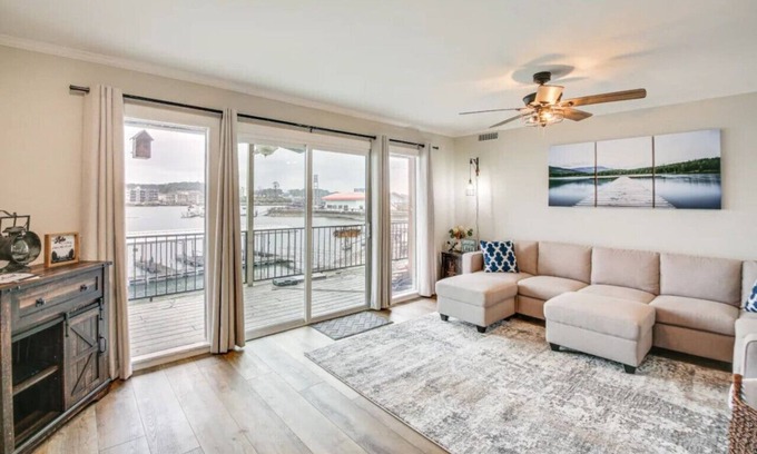 Lake Hamilton House | Remodeled Lakefront Condo w/Dock