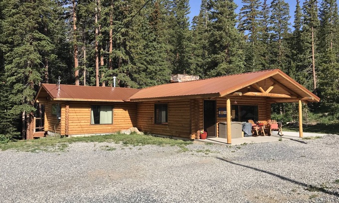 Saint Mary's House | Remodeled log cabin on the creek!