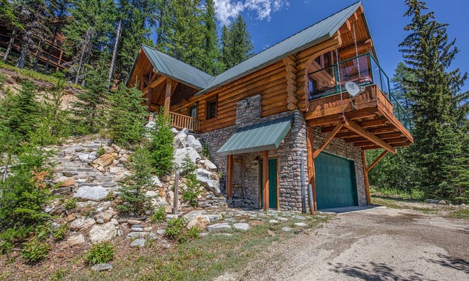 Sandpoint House | Remodeled log home on Schweitzer Mountain w/private hot tub - 1/2 mile to lifts