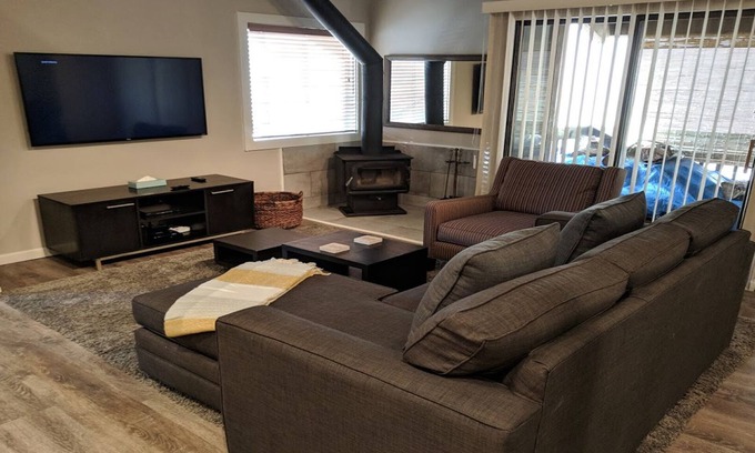Majestic Pines Condo | Remodeled Modern Mountain Condo 1BR/Loft/2BA with Garage - near village