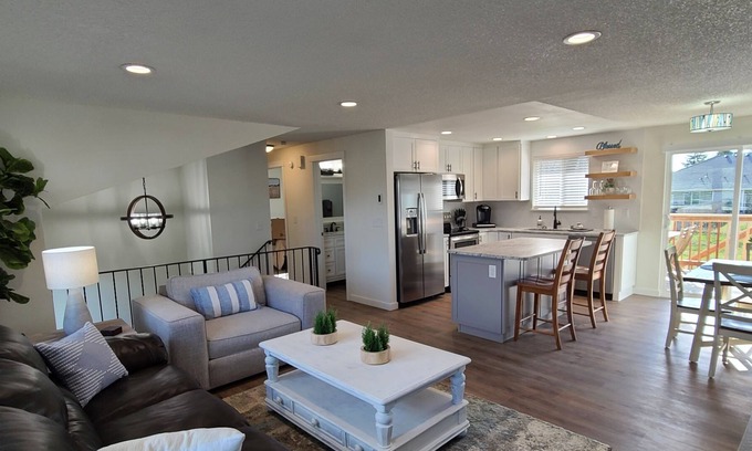 Spokane Valley Apartment | Remodeled, modern, FREE parking, large fenced yard, family-friendly