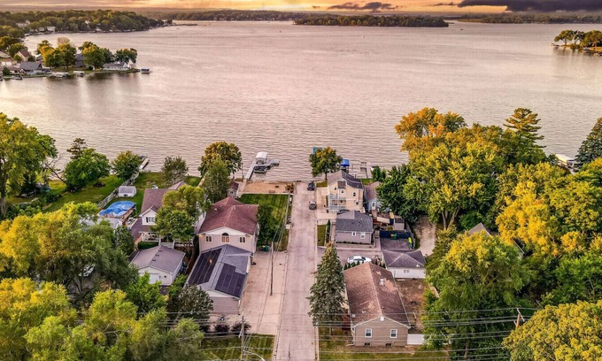 Fox Lake Apartment | Remodeled Monthly and Seasonal Rental in Fox Lake with Lakeview and Mineola Bay Access