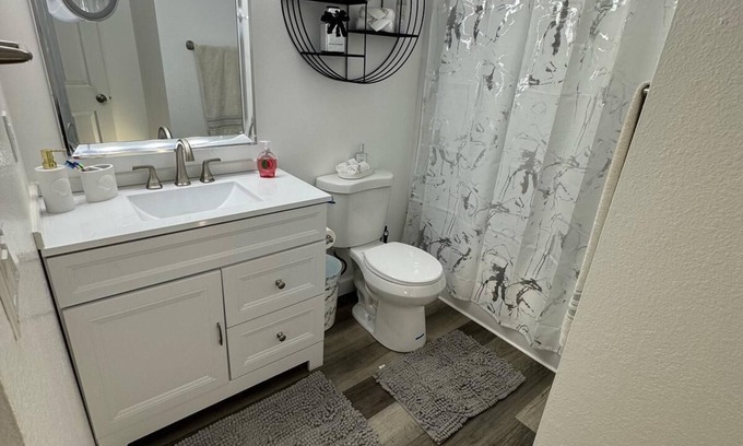 Spenard House | Remodeled n2bed 1 bath Apartment unit