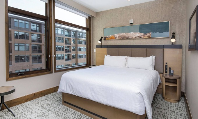 Avon Condo | Remodeled, Resort & Spa Rare 1-Bdrm, Ski InOut, Full Kitchen, Rm Service Hot Tub