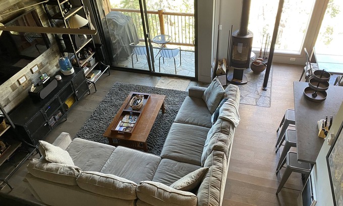 Mammoth Lakes Condo | Remodeled Ski In Out Hiking & Biking