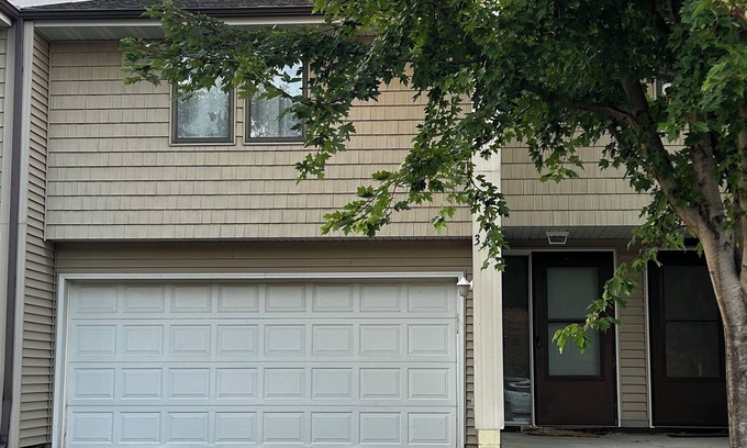 Waconia House | Remodeled Townhome - Close tonThe Lake - Quaint Downtown - The Hospital