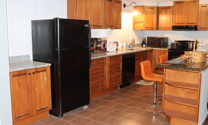 Marietta House | Remodeled Villa near the preserve close to Marietta Square .24/7; close to KSU.