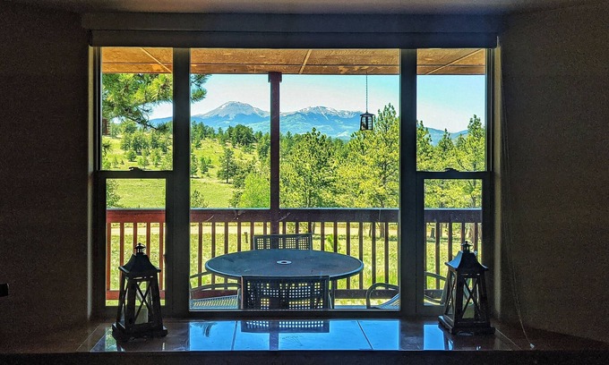 Hartsel Cabin | Remote cabin with gorgeous mountain views and ample amenities!