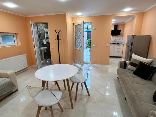 Avlabari House | RENATO
