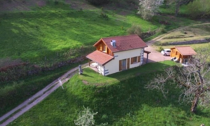 Saulxures-sur-Moselotte Cottage | Renovated mountain house with fireplace and hiking