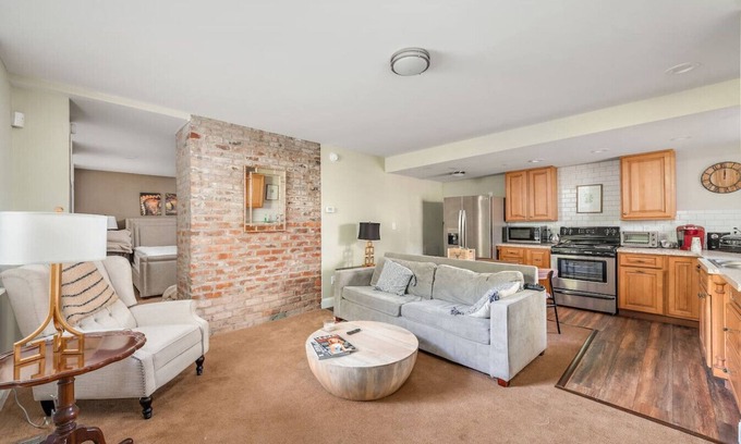 Over-the-Rhine Apartment | Renovated 1 Bed w/Terrace-OTR, UC, Findlay Market