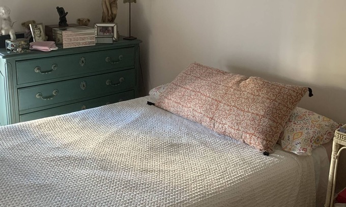 Angouleme Bed & Breakfast | Renovated 1 bedroom apartment + bathroom
