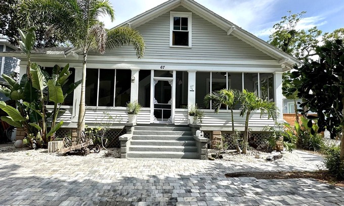 Downtown Historic District House | Renovated 1920 Craftman - Historic DT 2 Blocks – Vilano Beach only 3Mi & St Aug Beach 5Mi