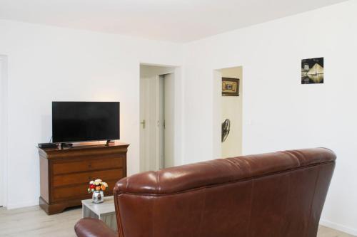 Drancy Apartment | Renovated 2-bedroom apartment