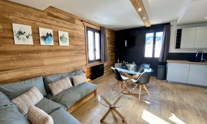 Formigueres Apartment | Renovated 2-bedroom T3 apartment, near center, parking, Formiguères