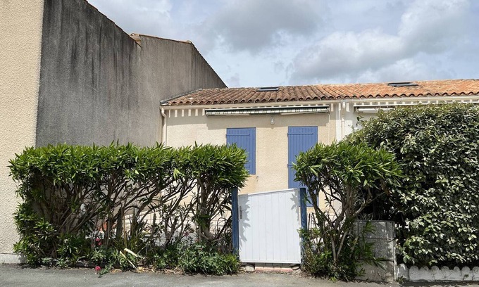 La Remigeasse Apartment | Renovated 2-Room House, 350m from Beach, Private Garden, Parking, Sleeps 4