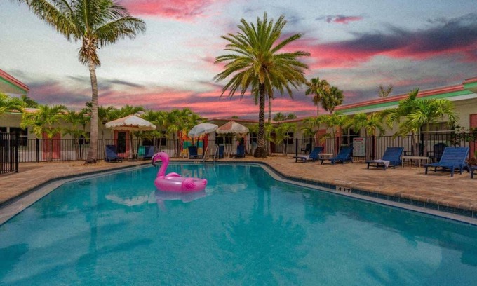 Bay Esplanade Apartment | Renovated 2025 - Retro Beach Oasis with Color Pop