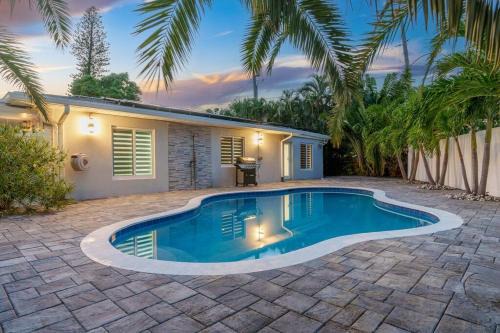 Coral Ridge Apartment | Renovated + 2MI from Beach + Heated Pool +Grill