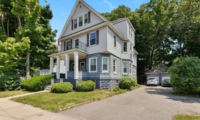 Dedham Apartment | Renovated 3-bedroom apartment in Dedham - Legacy Mall