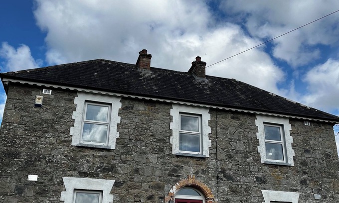 Broadford Other | Renovated 4-bedroom farmhouse in near Lough Derg & Scarriff with WiFi