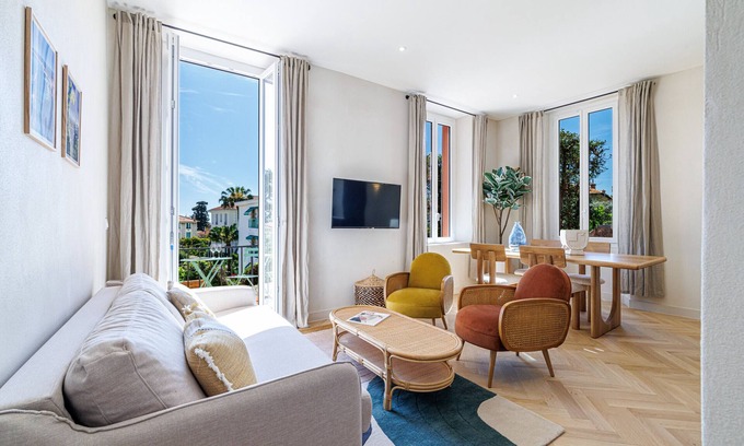 Lazaret Apartment | Renovated Apartment – Air-Conditioned – 2 En-Suite Bedrooms
