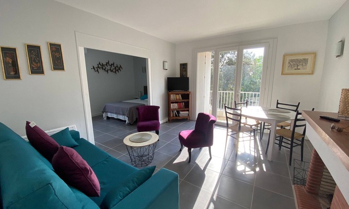 Le Moulleau Apartment | Renovated Apartment in Moulleau: 2 Bedrooms, Balcony, 200m from Beach, Parking Included