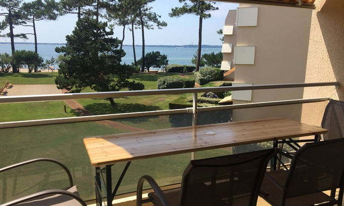 Le Moulleau Apartment | Renovated apartment in Moulleau with balcony and parking