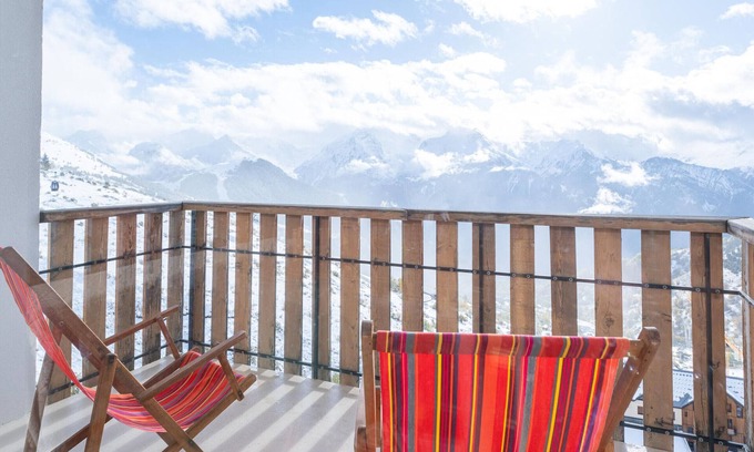 Viel-Alpe Apartment | Renovated Apartment with Balcony | WIFI | Ski Locker