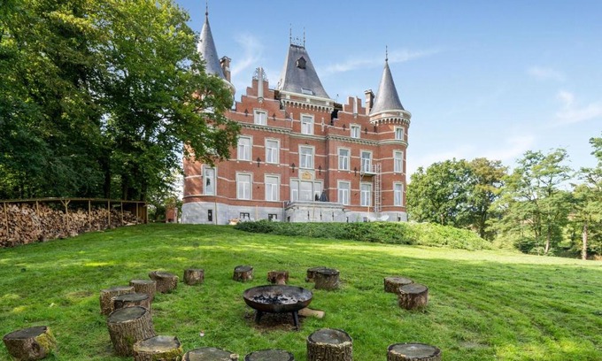 Gesves House | Renovated appartment in Castle
