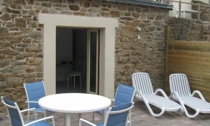 Arradon Apartment | Renovated apts., terrace and garden, gulf view in a charming longère, Arradon