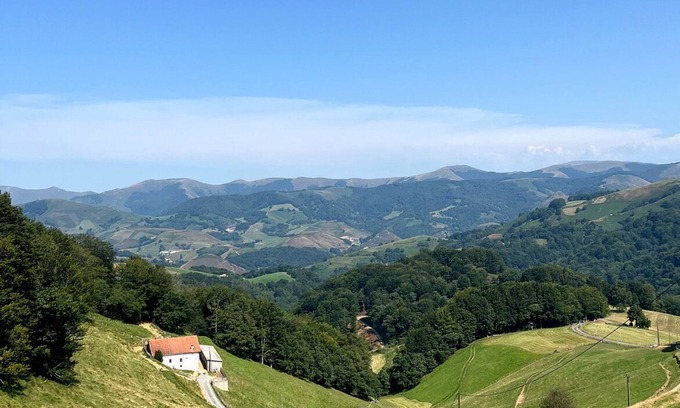 Urepel House | Renovated Basque house in the middle of meadows