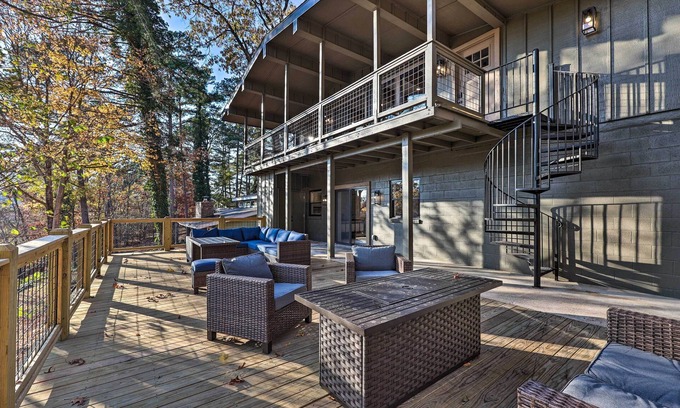 Bella Vista House | Renovated Bella Vista Retreat < 2 Mi to Golf!