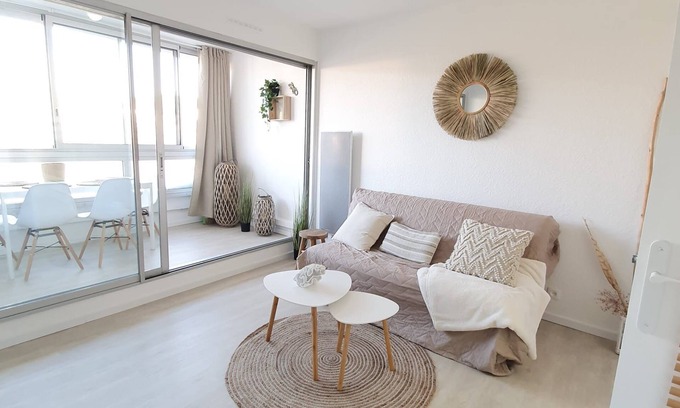 La Petite Motte Condo | Renovated Boho Studio ☀ Pool | Beach | Queen-size bed