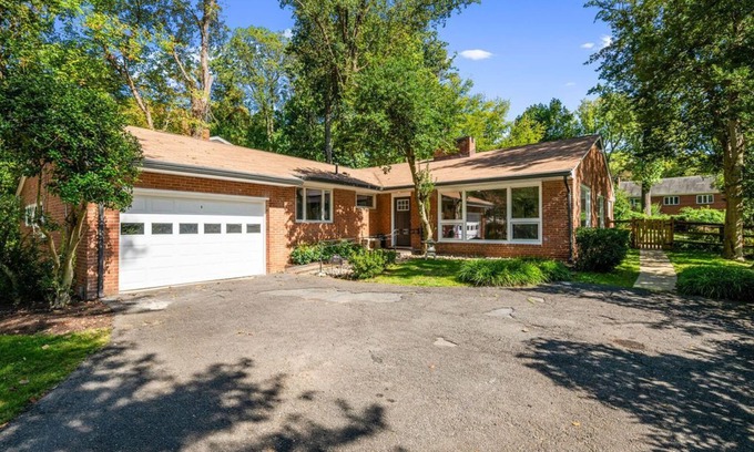 Lake Barcroft House | Renovated Bright Oasis w/Garage and Yard! 20 minutes to DC and Famous Landmarks