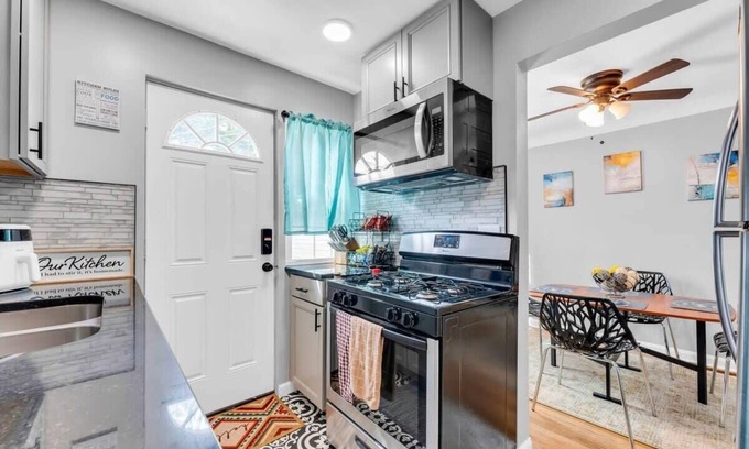 Brooklyn House | Renovated Brooklyn Townhome, 9 Miles from Downtown