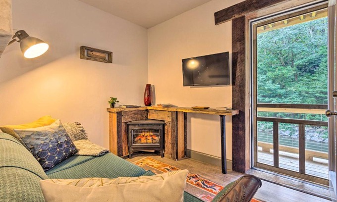 Burnsville Apartment | Renovated Burnsville Retreat with Deck and River Views