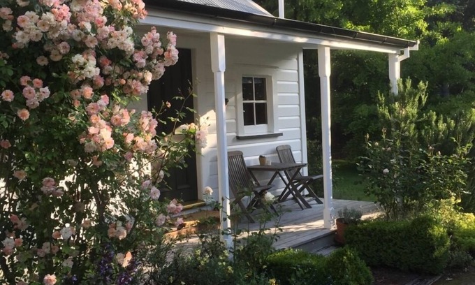 Havelock North Cottage | Renovated bushman's cottage in beautiful garden.
