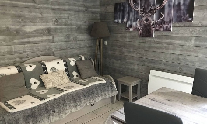La Joue du Loup Ski Chalet | Renovated chalet 7 pers, 2 rooms, parking, pets allowed