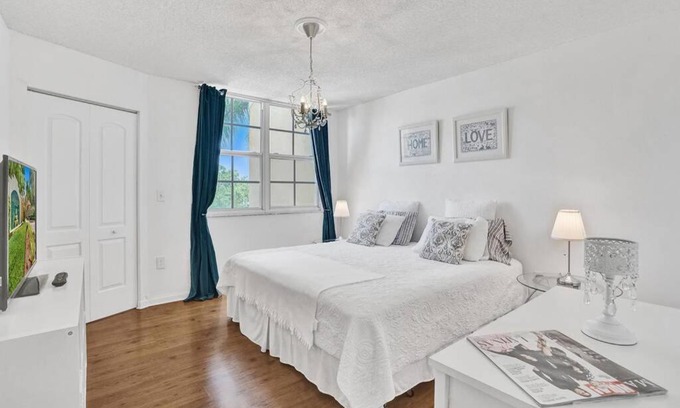 Aventura Apartment | Renovated cozy The yacht club at aventura Parking included